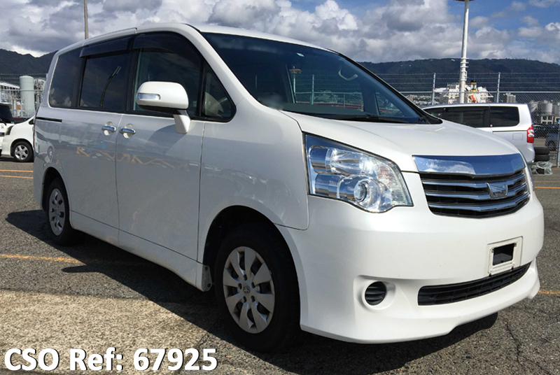 Toyota / Noah 2013